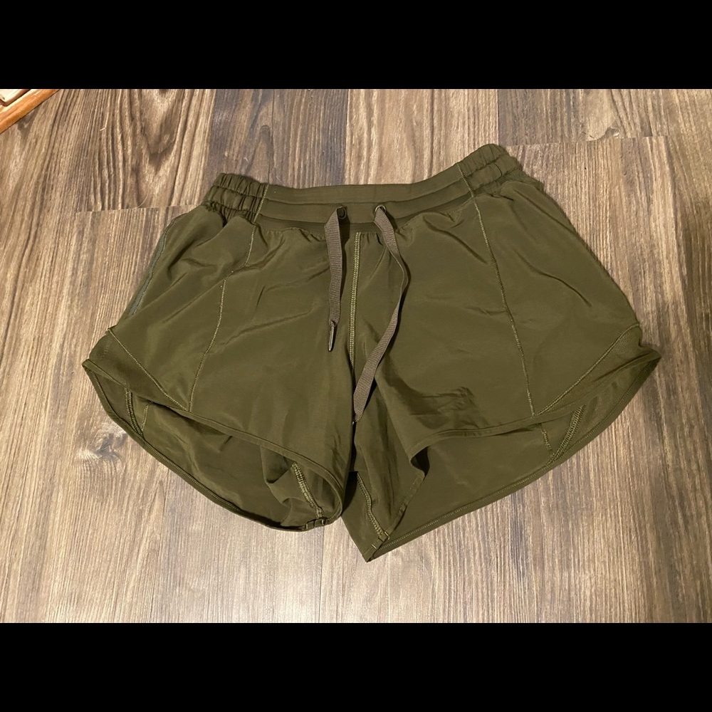 Lululemon hotty hot 4”